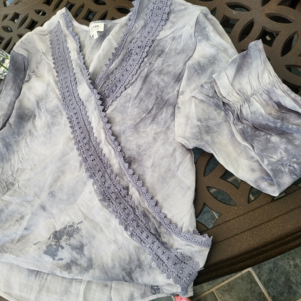 Linen long sleeve blue tie die cross front top